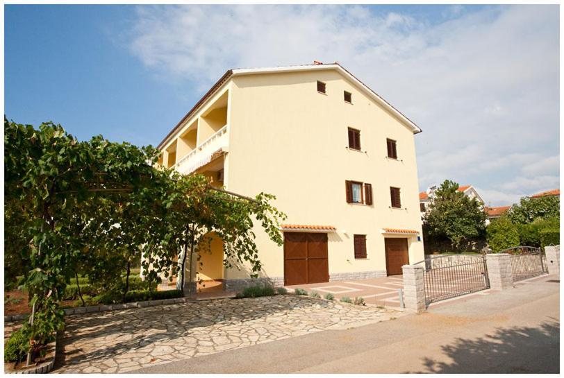 Apartment & Room Dinka, Krk 크르크 외부 사진
