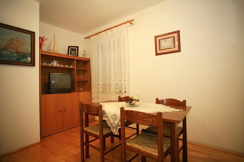 Apartment & Room Dinka, Krk 크르크 외부 사진